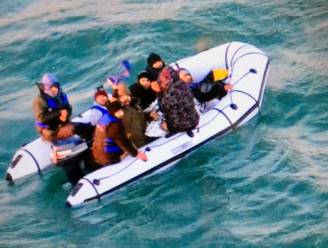 Frankrijk gaat meer patrouilleren op Kanaal om boten met vluchtelingen te onderscheppen