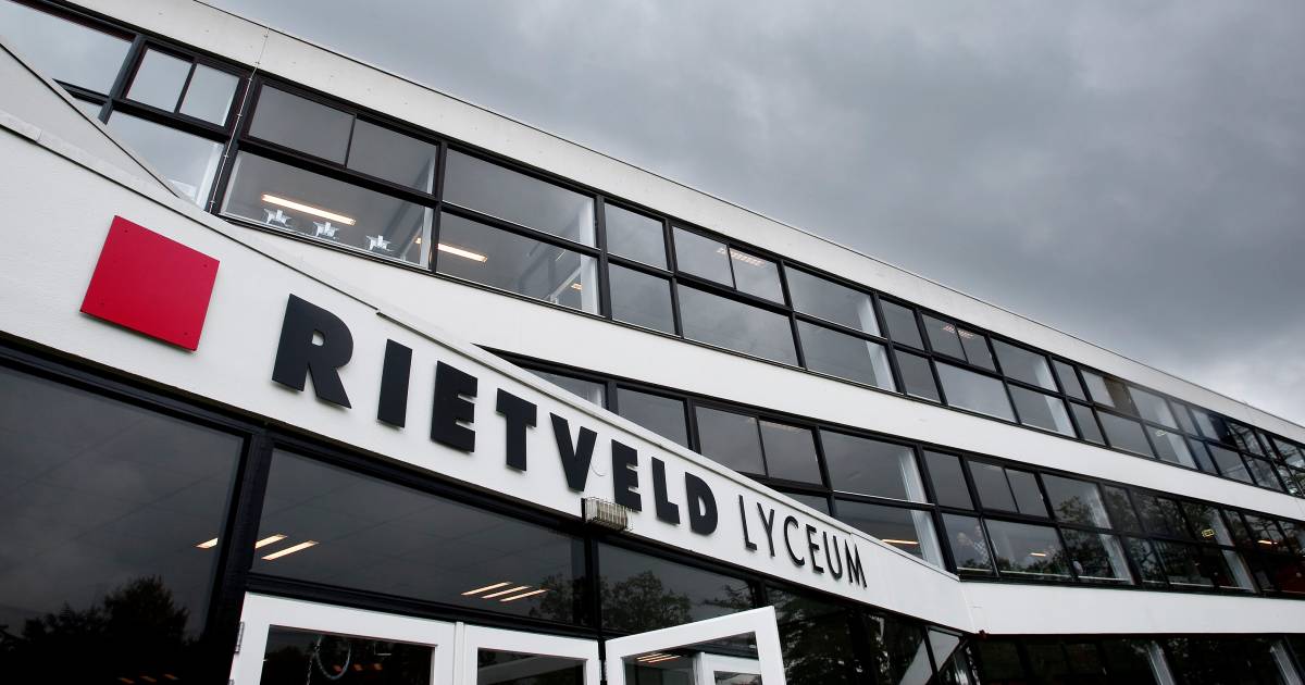 Corona grijpt om zich heen op scholen: acht besmettingen ...