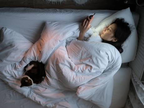 Val jij moeilijk in slaap? Experts delen tips: ‘Heeft te maken met je gedrag overdag’