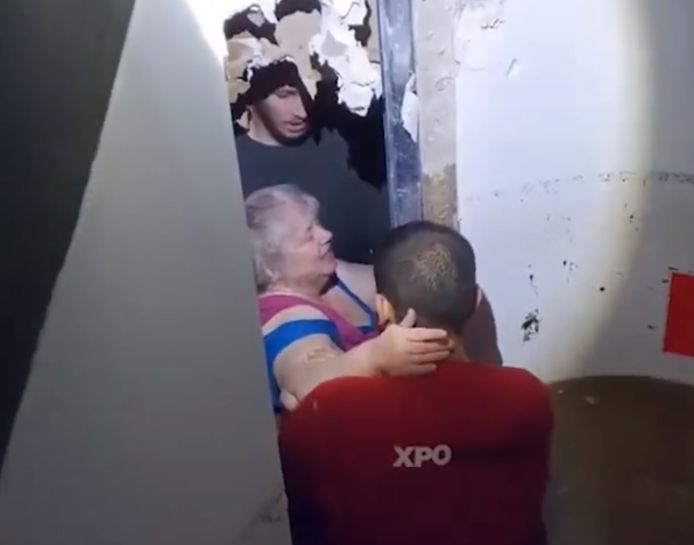 Ils n’ont pas hésité à défoncer un mur pour sauver la victime.
