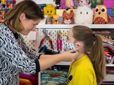 Als het dan toch moet, dan kan een mondkapje maar beter leuk en trendy zijn, vindt Marieken