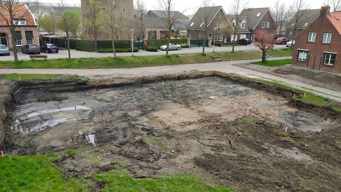 Dinsdag is een begin gemaakt met de aanleg van het appartementencomplex Re-Bus aan de Brugstraat in Stampersgat.