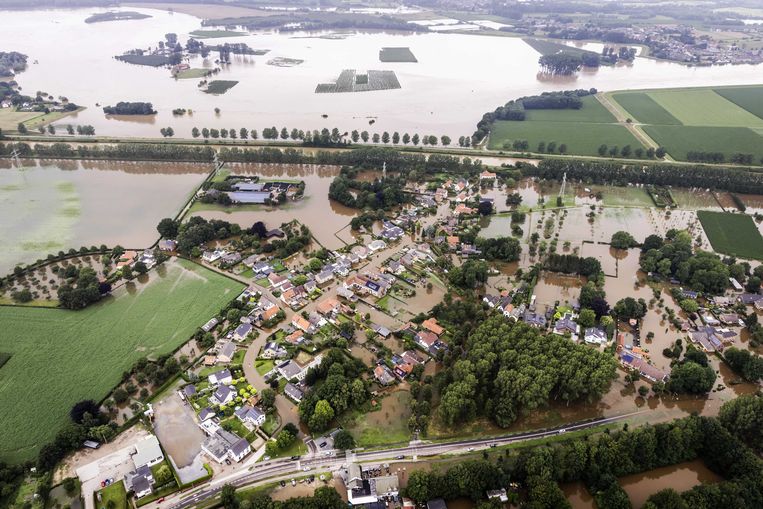 Dijkbreuk in Nederland, net over Belgische grens | De Morgen