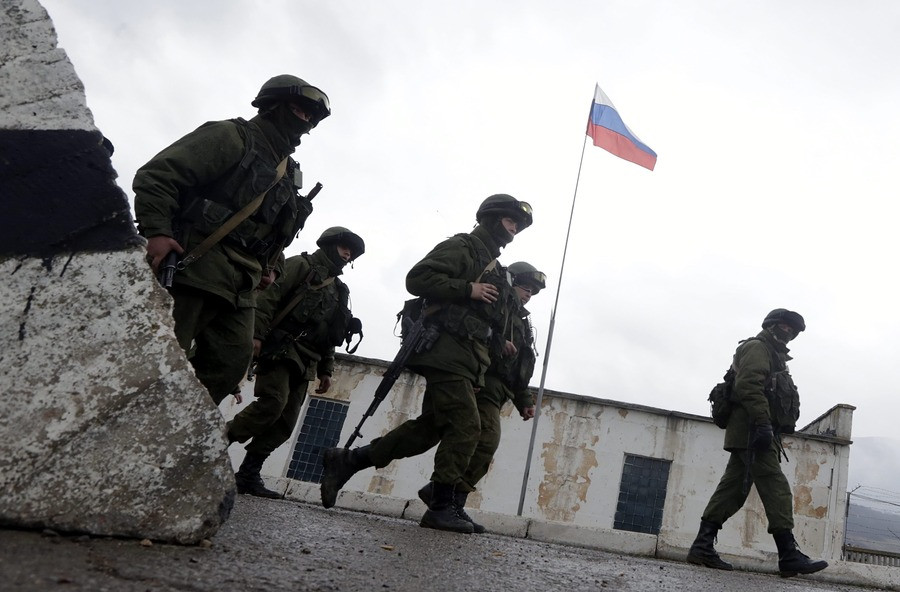 Soldats russes (ou pro-russes) en Crimée