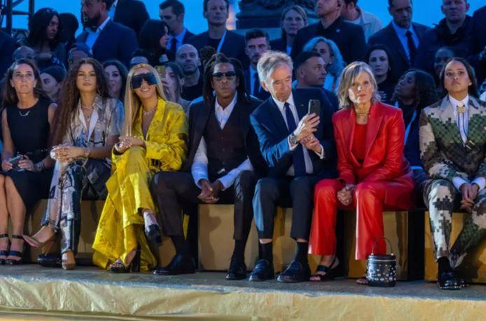 Esthétique militaire, gospel et pluie de stars dont Beyoncé pour les débuts  de Pharrell Williams chez Vuitton