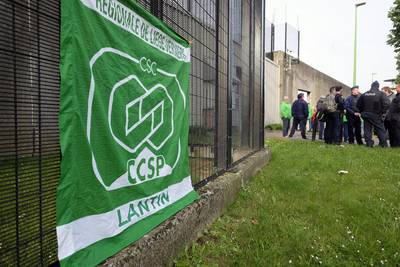La CSC bloque l’arrivée de détenus flamands à Lantin: “Nous comptons rester le plus longtemps possible
