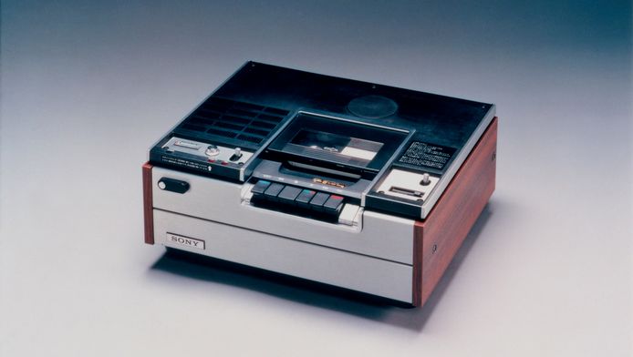 La commercialisation du Betamax avait débuté en 1975.