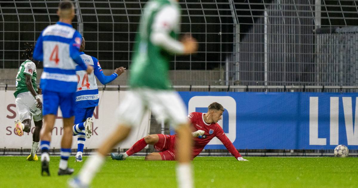 PEC Zwolle gaat hard onderuit in Dordrecht en loopt periodetitel mis
