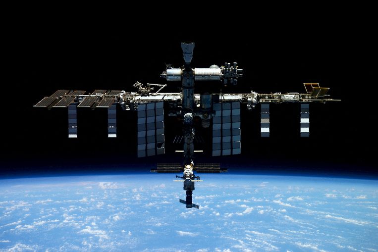 L’equipaggio intrappolato nella stazione spaziale ISS può tirare un sospiro di sollievo: la capsula spaziale è arrivata