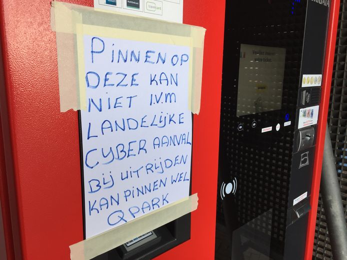 De pinautomaat bij Q-Park in Arnhem is dit weekend ook geraakt.