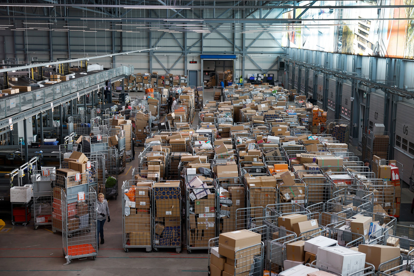 Ook West-Brabantse post stapelt zich op: PostNL en FNV in overleg over ...