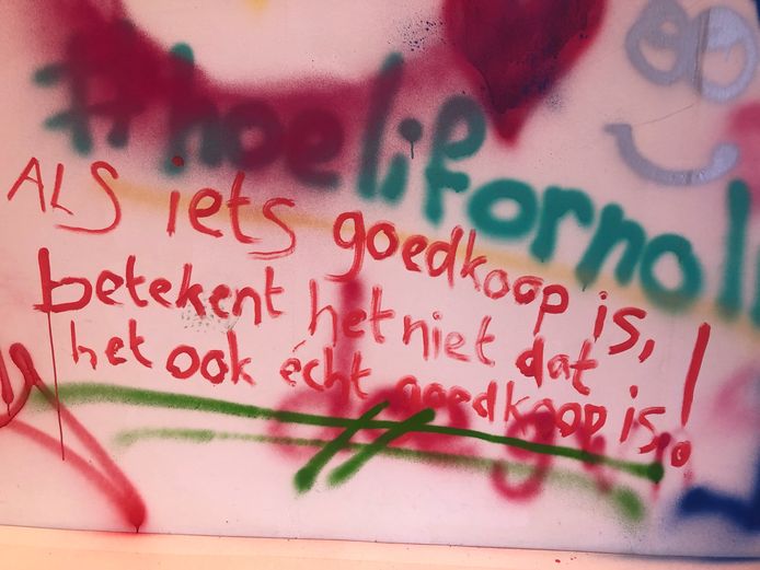 Actie tijdens Black Friday in hartje Utrecht: ‘Goedkope kleding onder ...