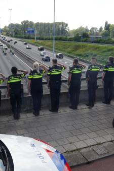 Tientallen politieagenten brengen eerbetoon aan omgekomen motoragent Arno (47)