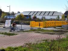 Waarom mogen we nog steeds niet over die gele rolbrug lopen?
