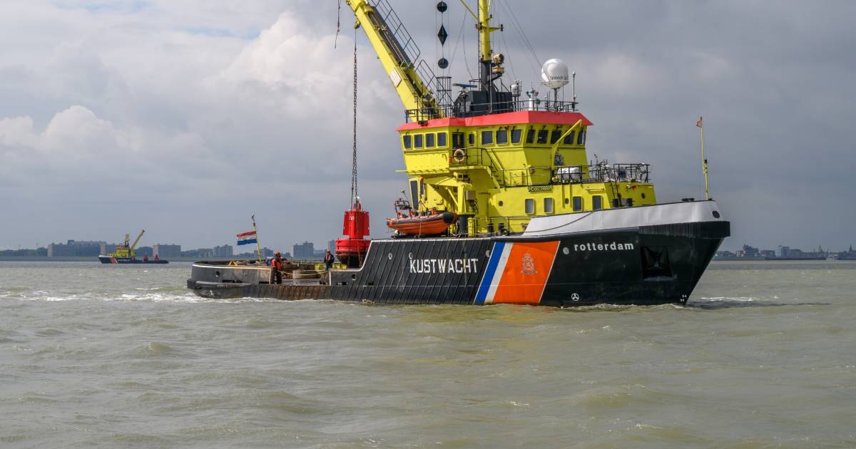 Bakens worden verzet op Westerschelde