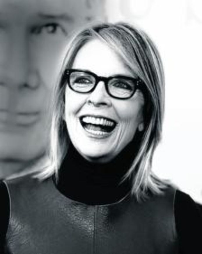 Diane keaton bedekt altijd de nek