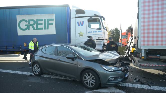 Vrachtwagen rijdt in op file in Massenhoven: E313 richting Antwerpen opnieuw vrijgemaakt