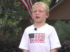 Un enfant de 7 ans nage pendant une heure pour sauver sa famille de la noyade