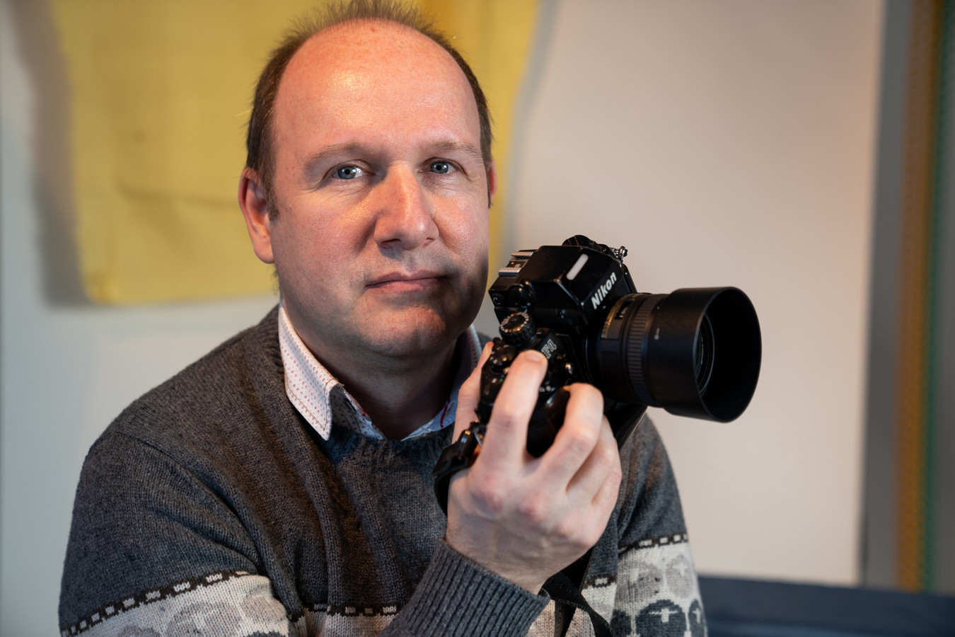 Schelse fotograaf stelt fotostudio open voor Oekraïense vluchtelingen