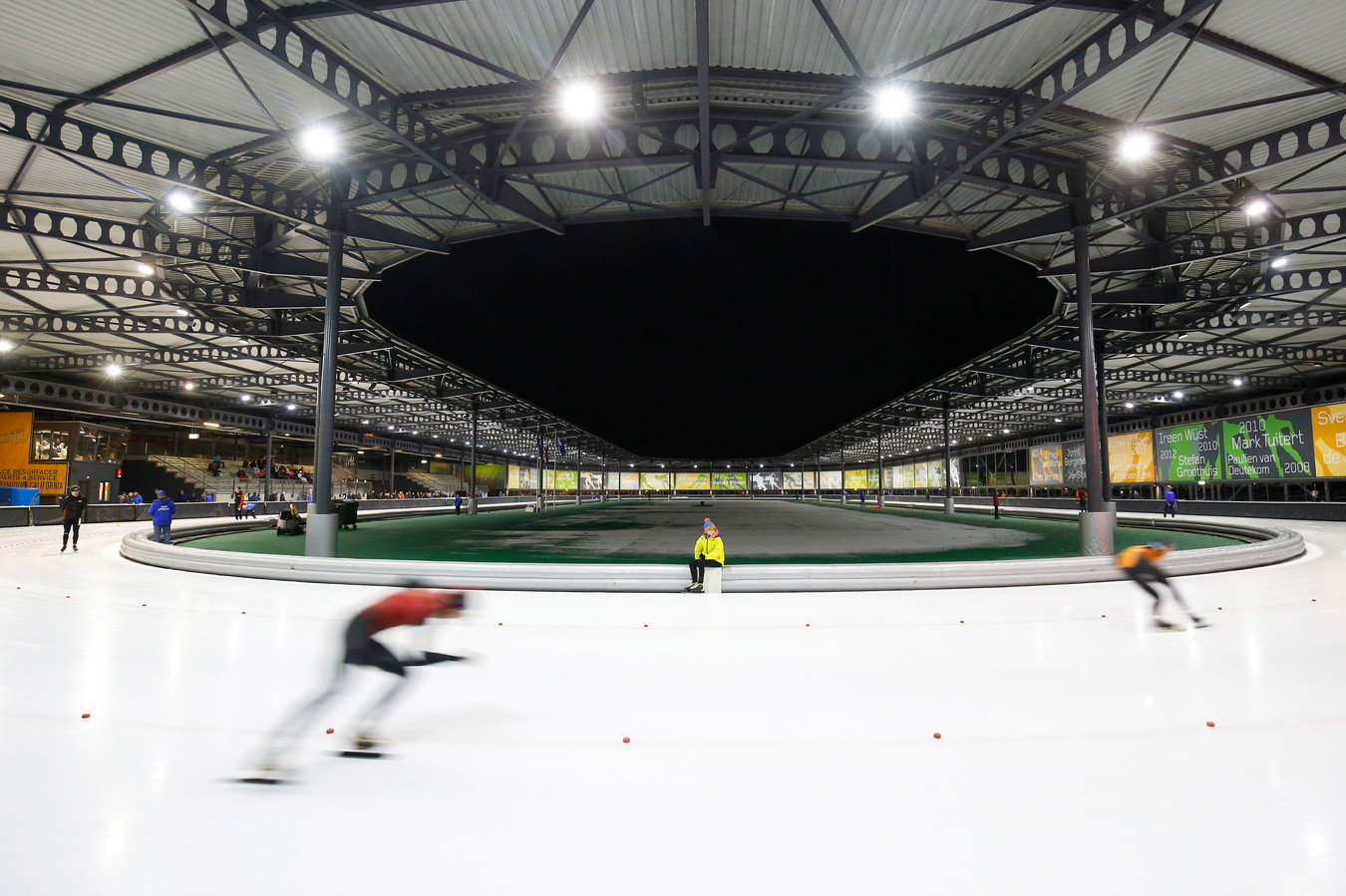 Populaire schaatsbaan wil niet meewerken aan coronapas en overweegt deuren dicht te gooien