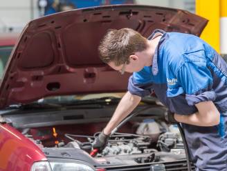 We doen langer met onze auto’s en dat merken ze bij de garage: ‘Weken wachten voor er plek is’