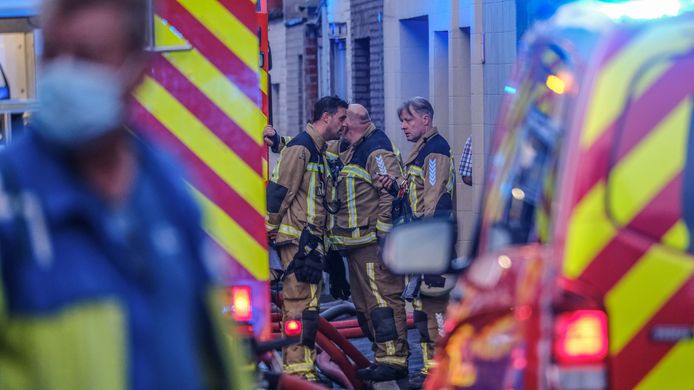 Hevige brand verwoest twee woningen in Kortrijk: ook één bewoner vermist