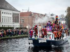 Helmonders gaan helemaal uit hun dak bij intocht van de Sint: ‘Eindelijk, daar issie dan!!!”