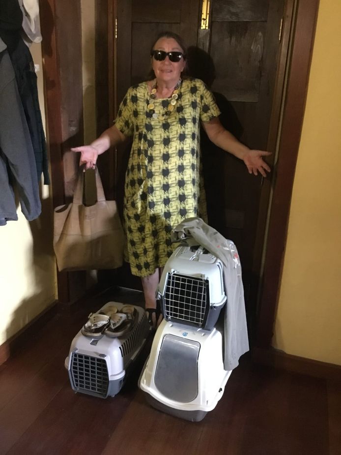 Ingrid Asseloos a quitté sa maison avec ses chats. Elle a dû laisser beaucoup de choses derrière elle.