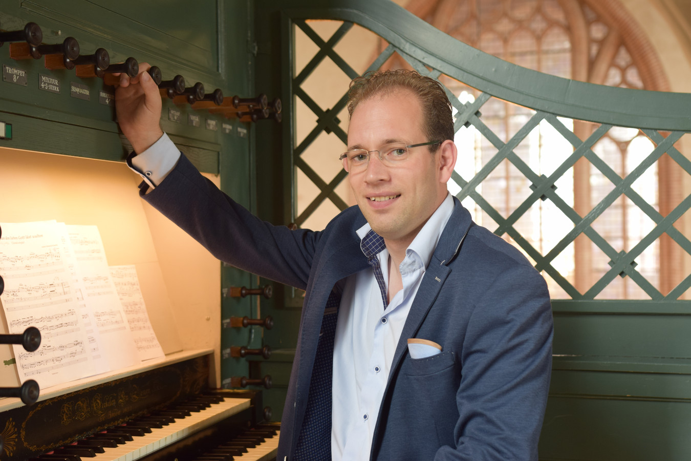 Reinier Korver en Martin Lobezoo geven