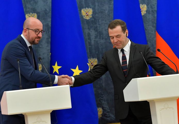 Premier Charles Michel en zijn Russische collega Dmitri Medvedev.