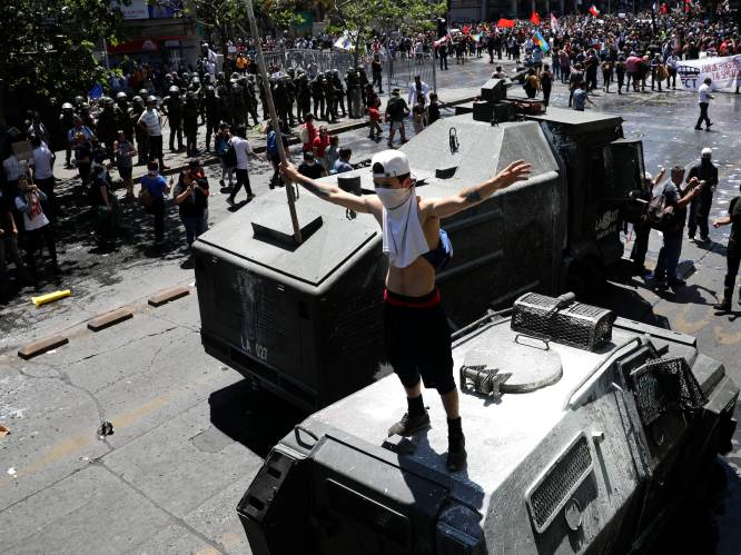 Al 18 doden bij betogingen in Chili