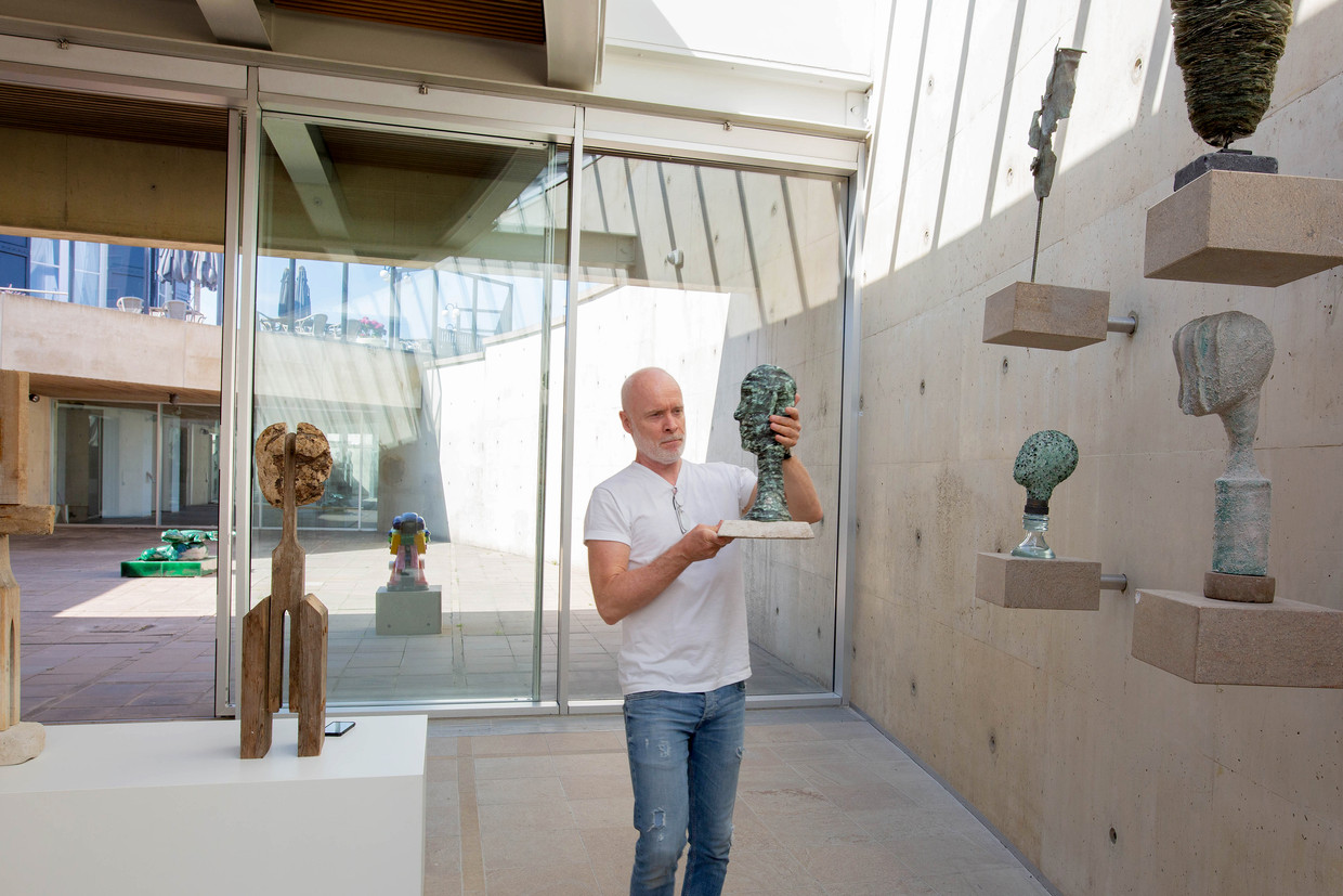 eiwit medaillewinnaar Zijdelings Van haute couture naar haute sculpture: Mart Visser laat zich inspireren  door het menselijk hoofd