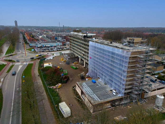 De verbouwing van De Golfslag in Emmeloord is in volle gang.
