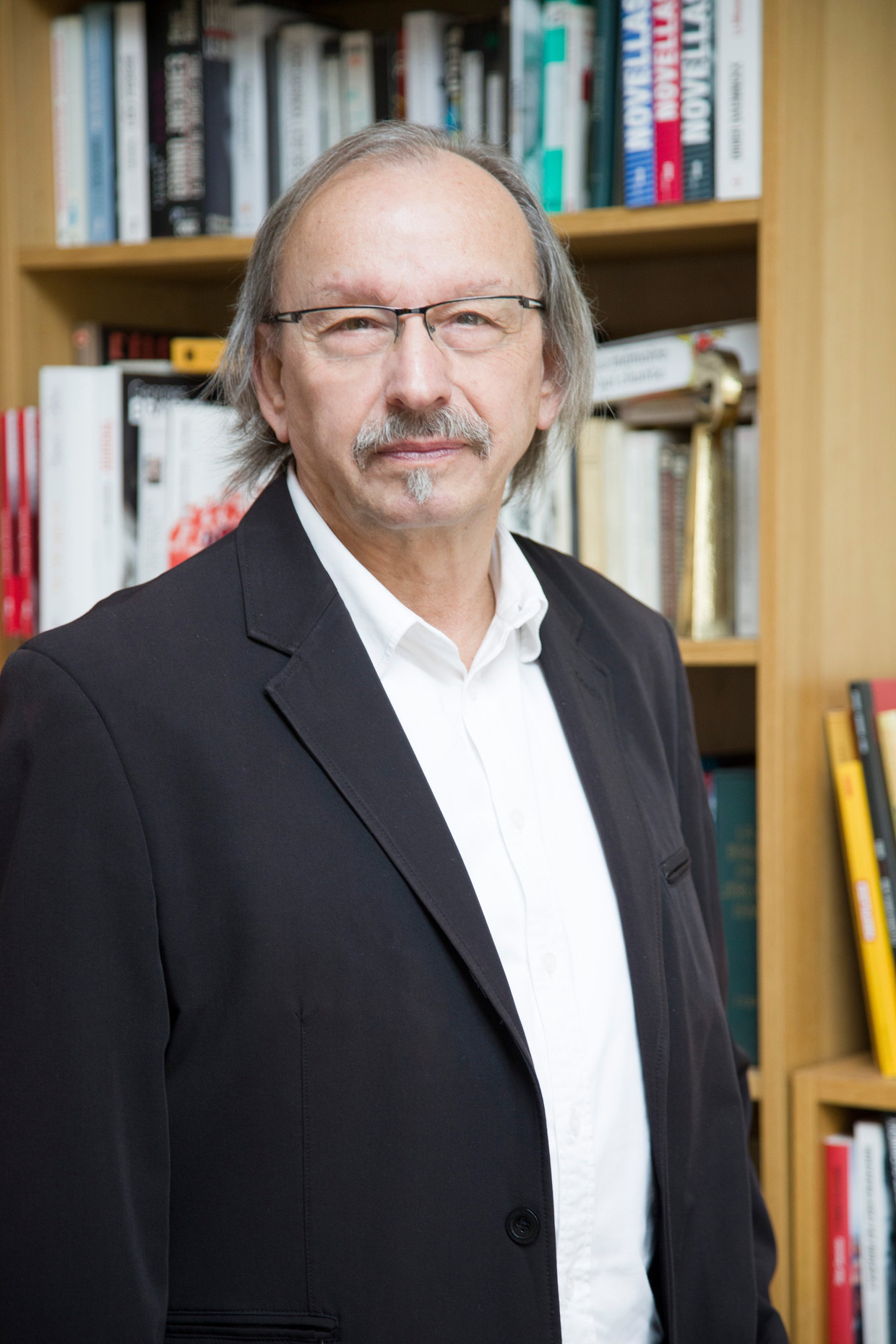 Didier Daeninckx: 'De burger is een klant geworden die wordt bediend door een pervers systeem van politici en hele en halve criminelen die van elkaar afhankelijk zijn.' Beeld ©F.Mantovani / Éditions Gallimard.
