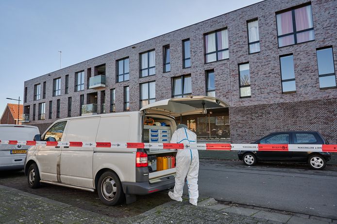 Forensisch onderzoek in de Cornelis Outshoornstraat in Breda.