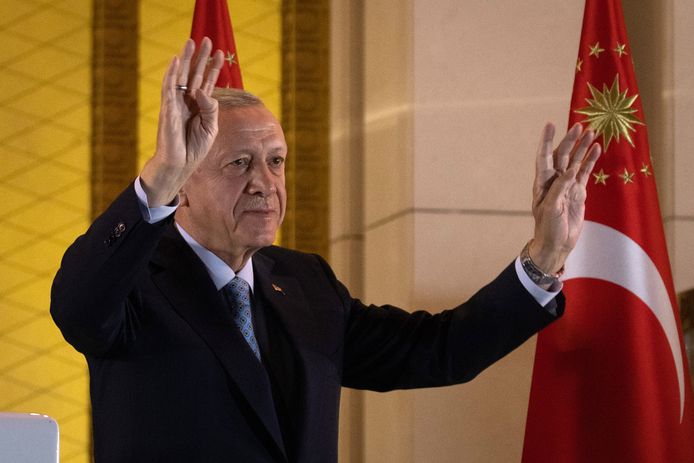 De herkozen Turkse president Recep Tayyip Erdogan tijdens zijn overwinningstoespraak in Ankara.