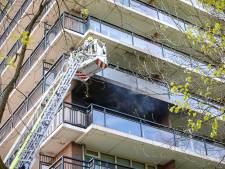 Bewoner bewusteloos uit flat gehaald na uitslaande brand in Rotterdam-Ommoord