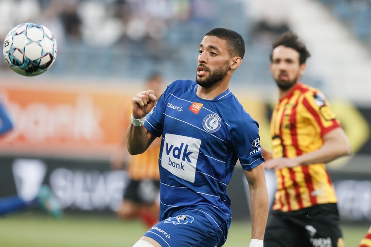 AA Gent-speler Tarik Tissoudali in actie tegen KV Mechelen. Beeld BELGA
