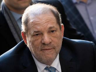 Gerechtshof New York draait veroordeling Harvey Weinstein (72) uit 2020 terug: “Geen eerlijk proces gehad”
