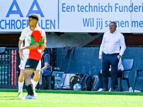 FC Twente-trainer Ron Jans had zelfs zijn zoon wat uit te leggen