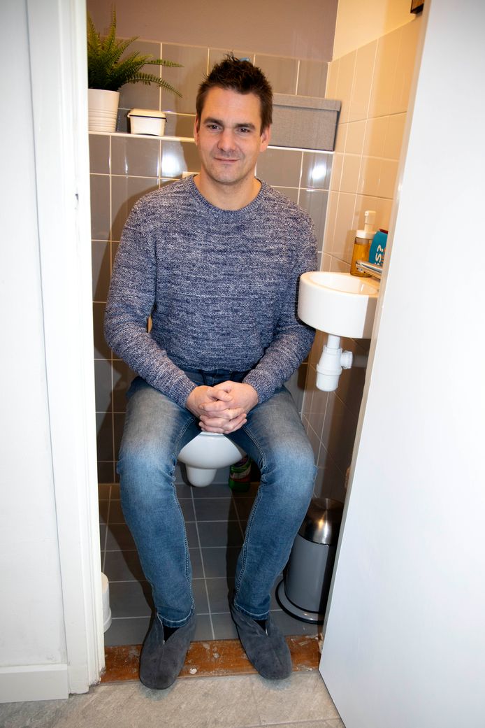 pasta gebied Maken De wc uit om je broek dicht te maken: toilet is na renovatie in  Kolpingbuurt wel heel erg krap | Nijmegen | gelderlander.nl