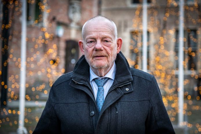 Gedeputeerde Zeeland Dick van der Velde: ,,Als gemeenten mij lastig vinden, verwacht ik dat ze aan de telefoon hangen."