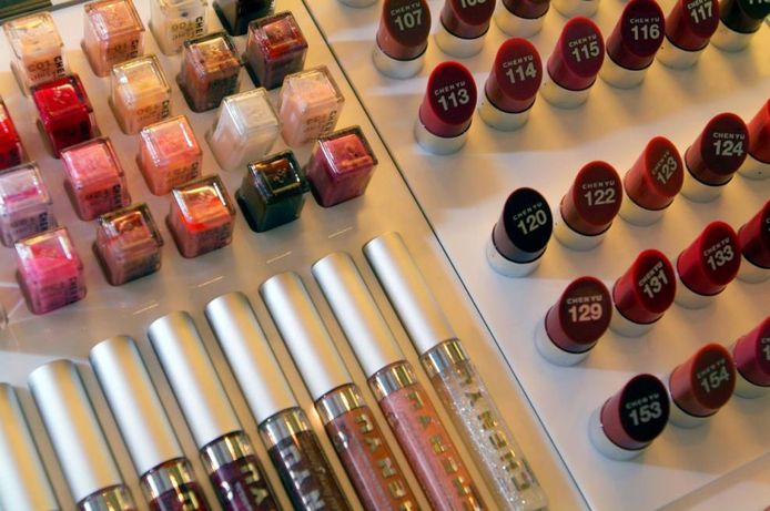 De man ging er onder meer met cosmetica vandoor, wellicht om op de zwarte markt door te verkopen.