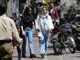 Iraanse vrouwen zonder hoofddoek ontvangen waarschuwings-sms van politie