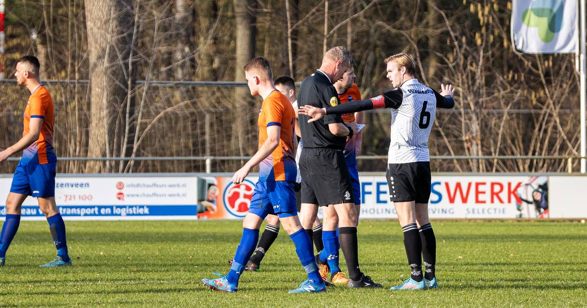 Lutten-captain Spijker mag nu zelf wedstrijden fluiten: ‘Niet iedereen snapt wat ik er leuk aan vind