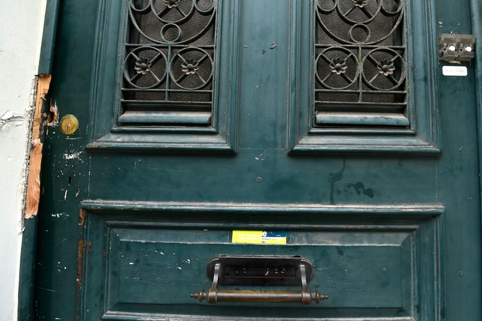 Een huis in de Gentse Holstraat werd in maart 2017 door Roma gekraakt. Het slot werd daarbij geforceerd.  De jonge eigenaars van de woning verbleven op dat moment in het buitenland en werden door buren ingelicht.