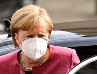 Merkel presenteert wet om buiten de deelstaten om lockdown te kunnen opleggen, Duitse regering stemt in
