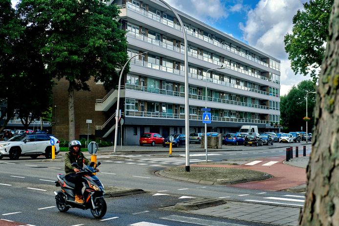 De Kapitein Horsmanflat in Zwijndrecht, waar de verdachte in de zaak woont.
