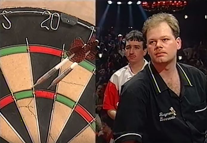 Richie Burnett en Raymond van Barneveld in de WK-finale van 1995.