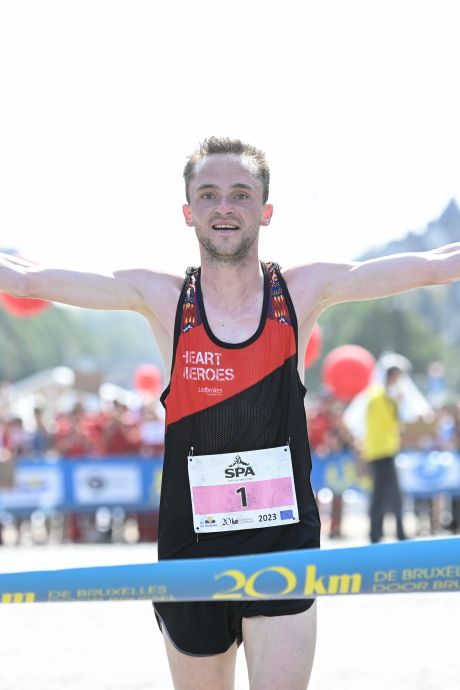 Amaury Paquet et Hanna Vandenbussche remportent les 20 km de Bruxelles